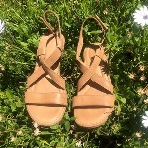 born idella sandal